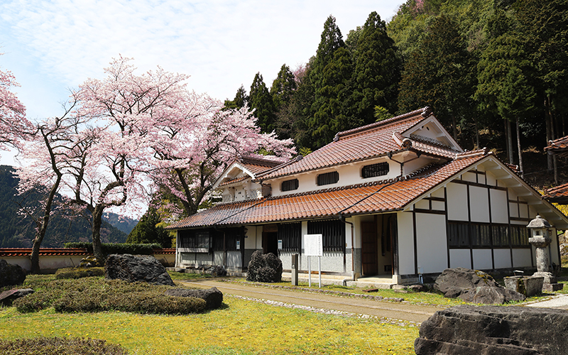 旧若桜銀行「若桜町歴史民俗資料館」